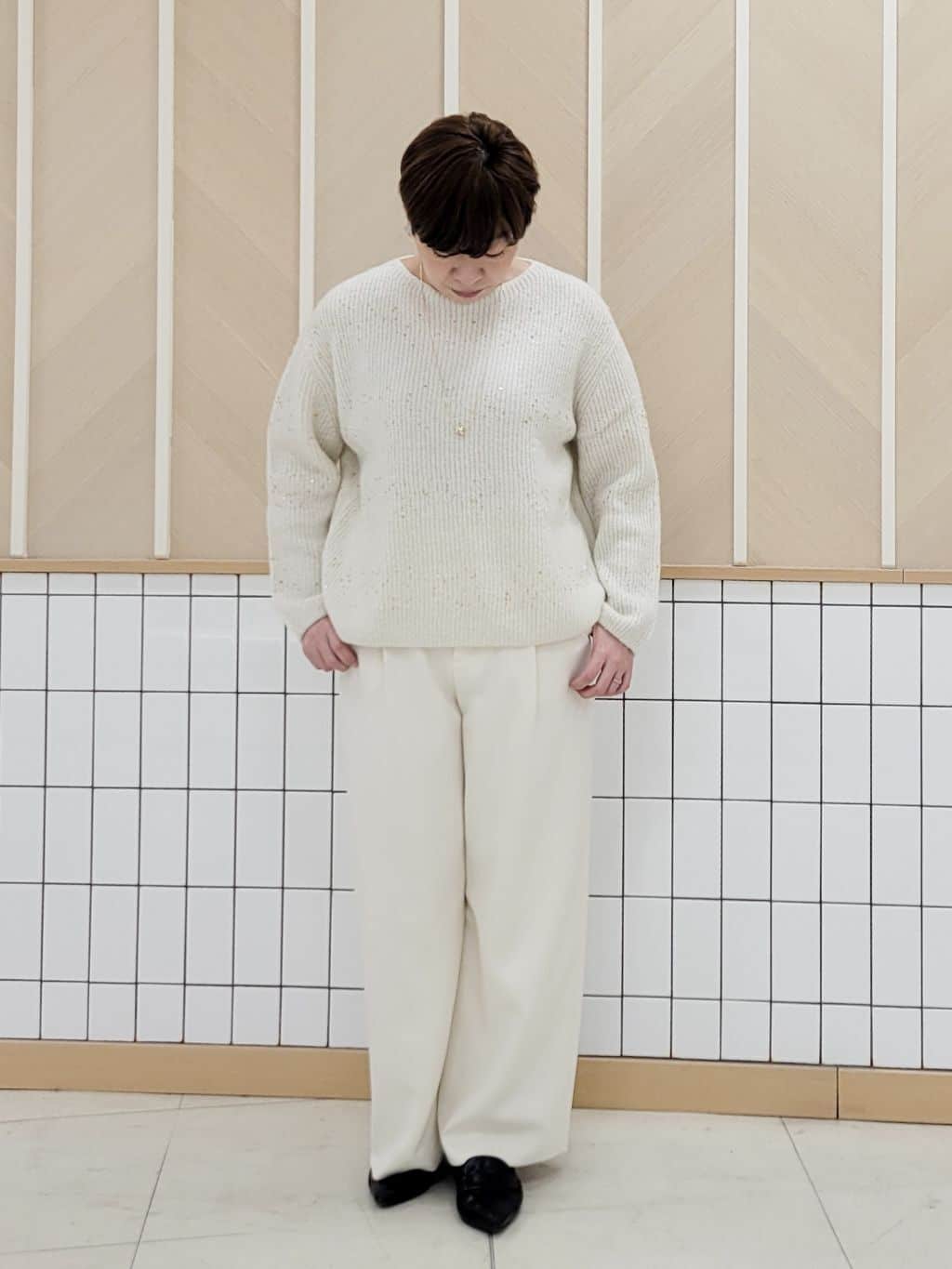 tomoさんの「COUP DE CHANCE｜【手洗い可】スパンコール付ニットトップス」を使ったコーディネート