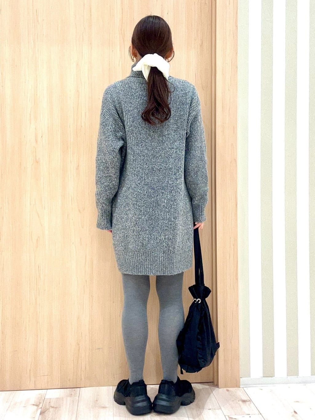 ririさんの「SHOO･LA･RUE｜【洗濯機可/S-LL/体型カバー】女性らしい美シルエット チュニックニットワンピース」を使ったコーディネート