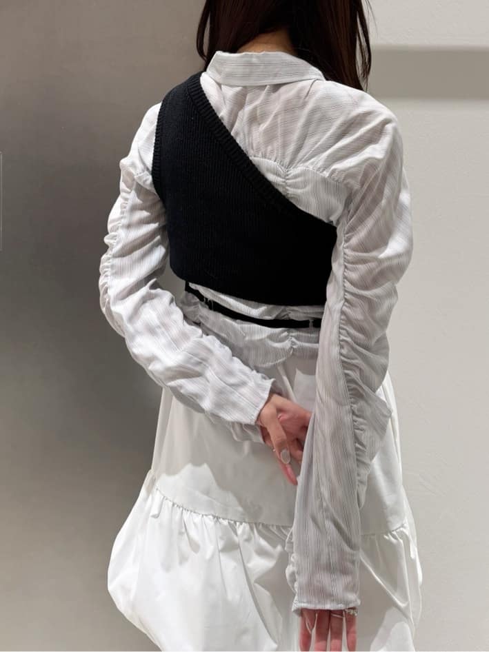 kanamiさんの「CODE A｜asymmetry knit vest」を使ったコーディネート
