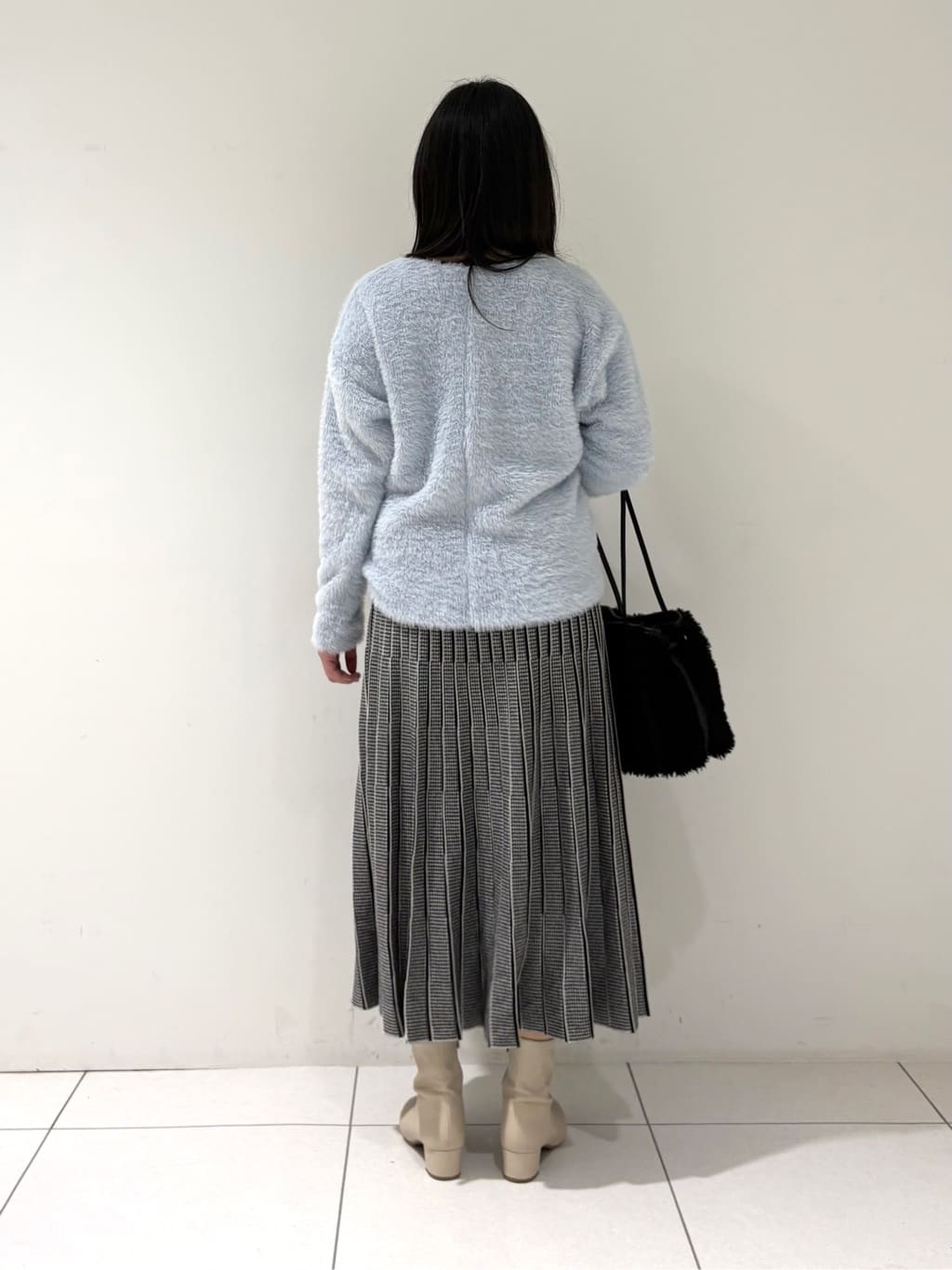 momokoさんの「INDIVI｜【洗える】エアリーシャギートップス」を使ったコーディネート