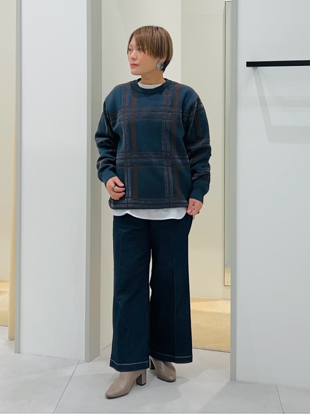 タナさんの「THE SHOP TK｜纏うだけで大人上品 シャギーチェスターハーフコート」を使ったコーディネート