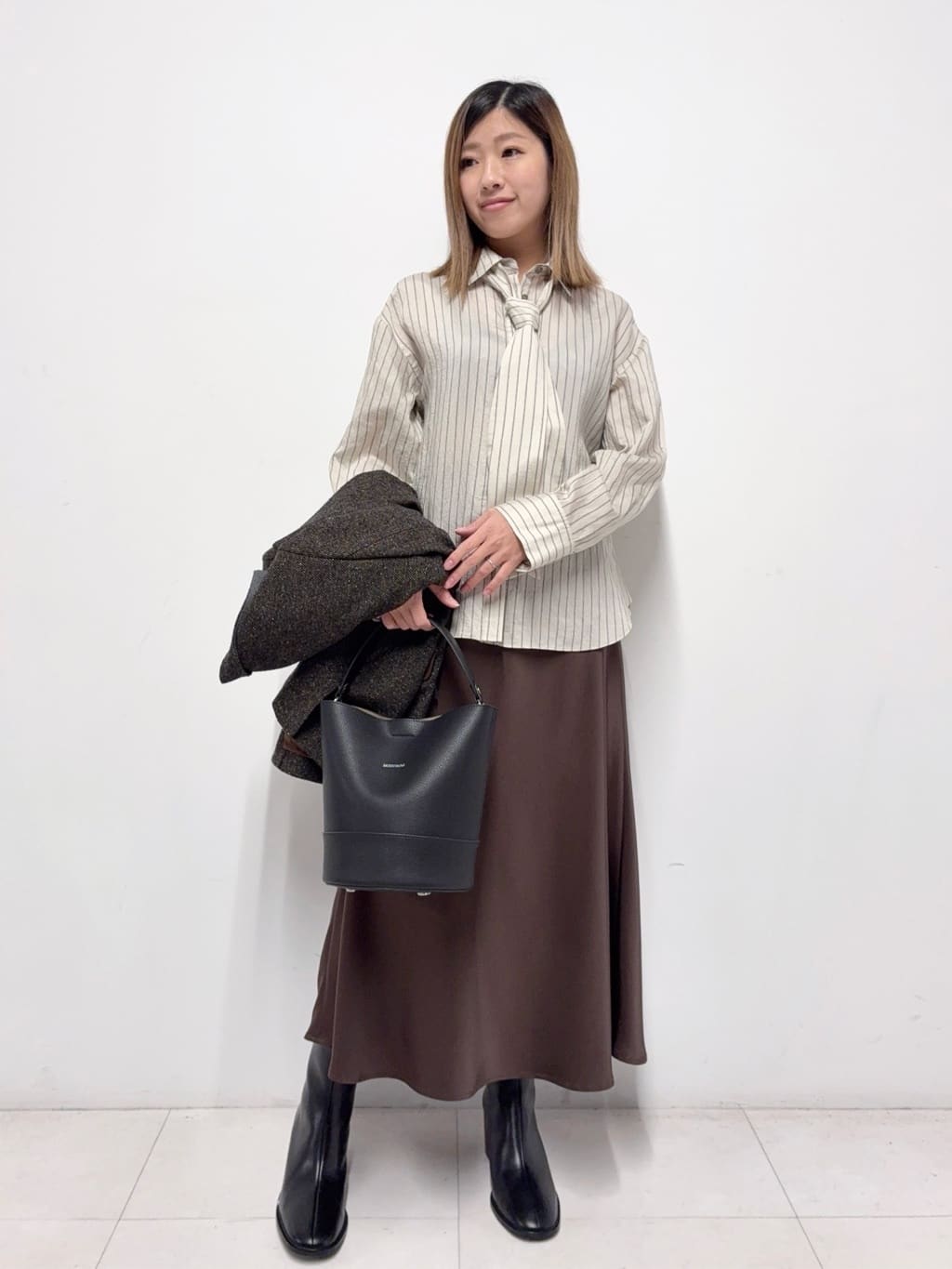 Nishijimaさんの「DRESSTERIOR｜ストレッチヴィンテージサテンナロースカート」を使ったコーディネート