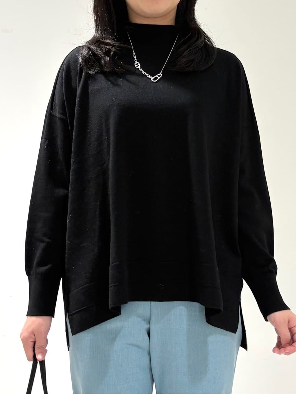 momokoさんの「INDIVI｜【洗える／毛玉になりにくい】エクストラファインウール ハイネックニット」を使ったコーディネート