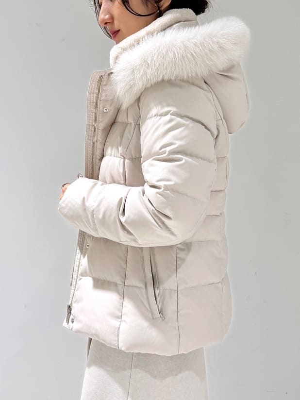 そんさんの「INDIVI｜【名品／撥水／抗菌防臭】ショート丈リサイクルダウンコート」を使ったコーディネート
