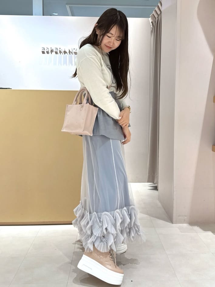 neinaさんの「ESPERANZA｜【EC先行販売】きゅんフィット厚底フラットキルティングスタッズスニーカー」を使ったコーディネート