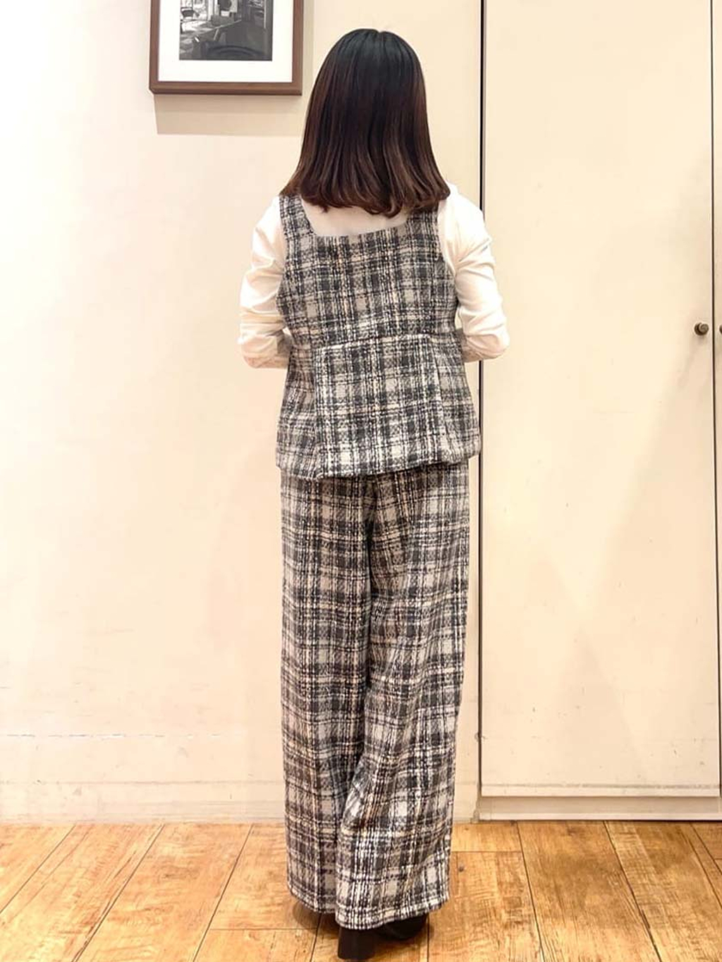 AIRIさんの「SHOO･LA･RUE｜【2点セット】着るだけで決まる クラシカルなツイード調 チェック柄セットアップ」を使ったコーディネート