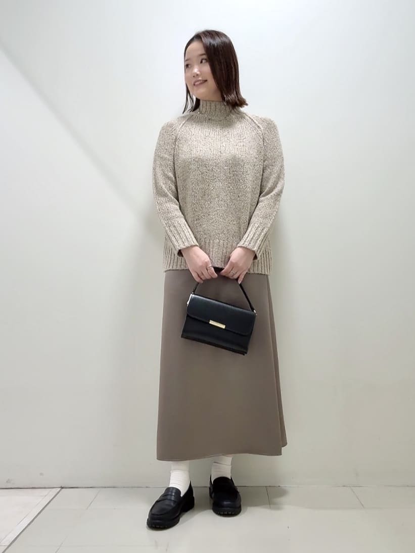 YUIさんの「UNTITLED｜【ウエストゴム/洗える】サテンナロースカート」を使ったコーディネート