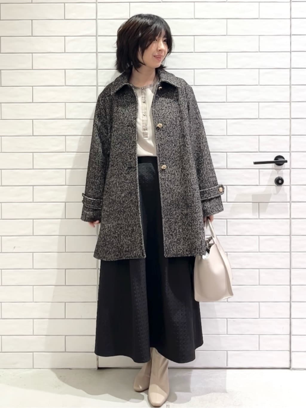しおりさんの「OPAQUE.CLIP｜ヘリンボーンステンカラーコート」を使ったコーディネート