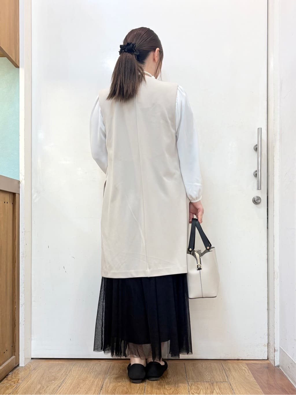 だいわさんの「SHOO･LA･RUE｜【洗濯機可/セットアップ可/S-3L】きちんと楽に。カットジョーゼット ロングジレ」を使ったコーディネート