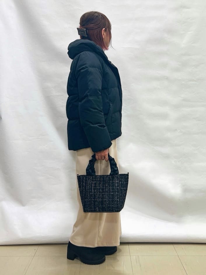 YUIさんの「SHOO･LA･RUE｜【撥水/洗える】ショートフーディーダウン」を使ったコーディネート