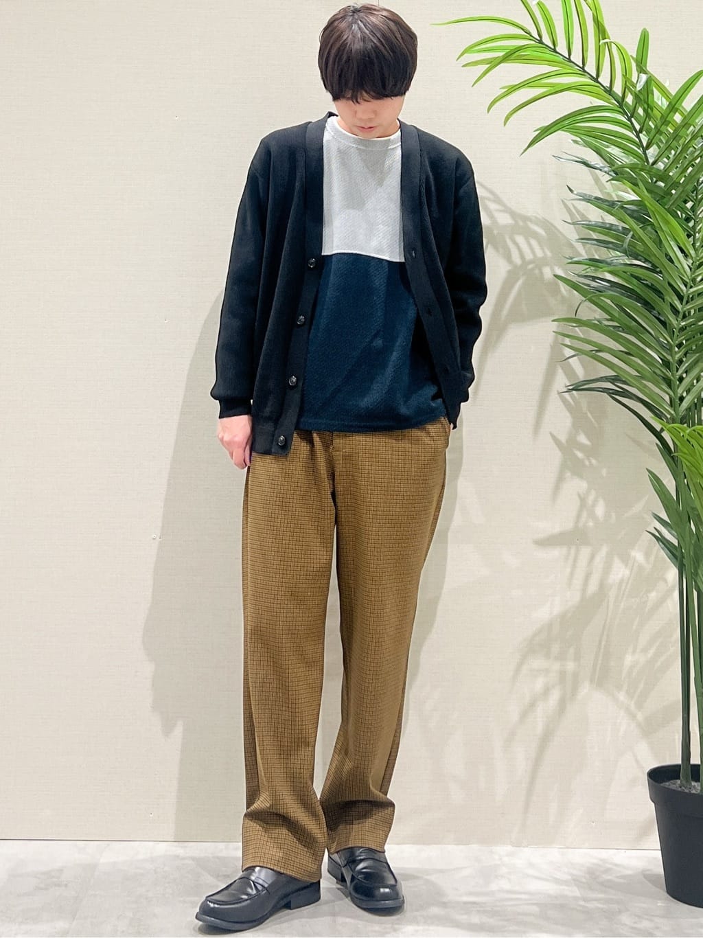 SHI-MAさんの「THE SHOP TK｜【季節の変わり目に最適】ニットカーディガン ドライタッチ／軽量」を使ったコーディネート