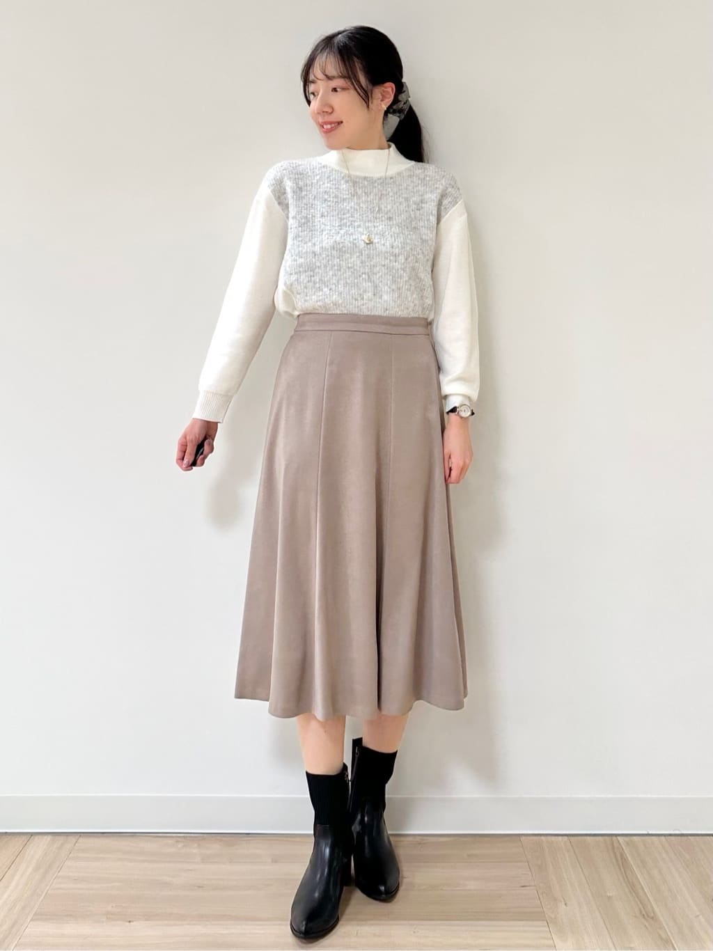 Momoさんの「Reflect｜【通勤】スエードライクフレアスカート」を使ったコーディネート