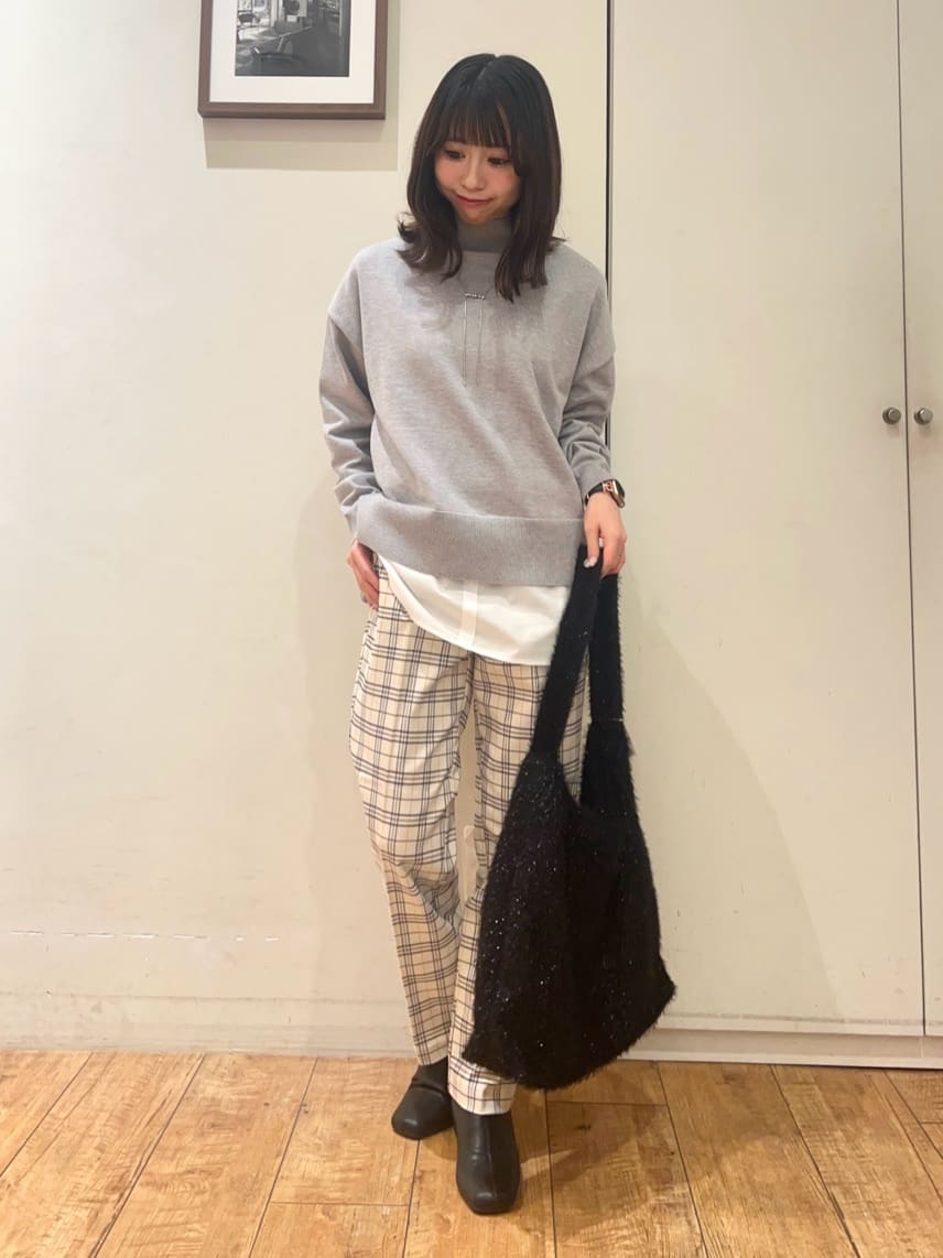 AIRIさんの「SHOO･LA･RUE｜【2点セット/洗濯機可/S-LL】着回しがきく もちもちハイネックニット+裾シャツインナー」を使ったコーディネート