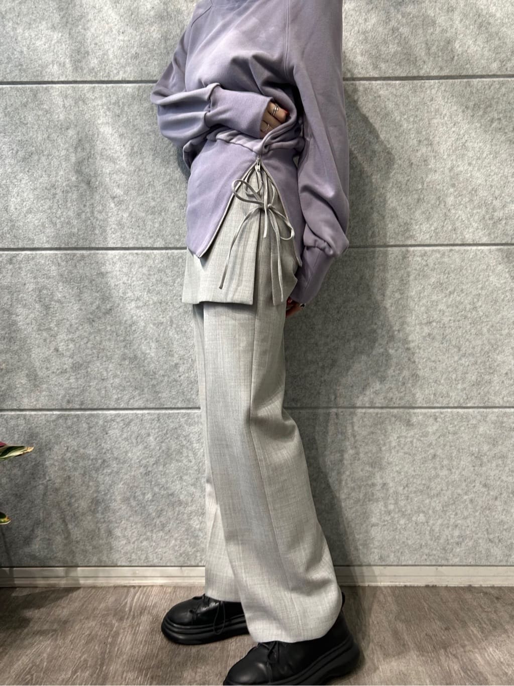 honoka Aさんの「CODE A｜off－shoulder sweat」を使ったコーディネート