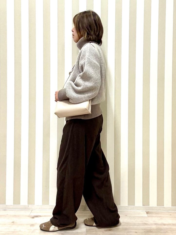 pieceさんの「SHOO･LA･RUE｜【S-LL】大人っぽく穿ける 股上深め コーデュロイカーブパンツ」を使ったコーディネート