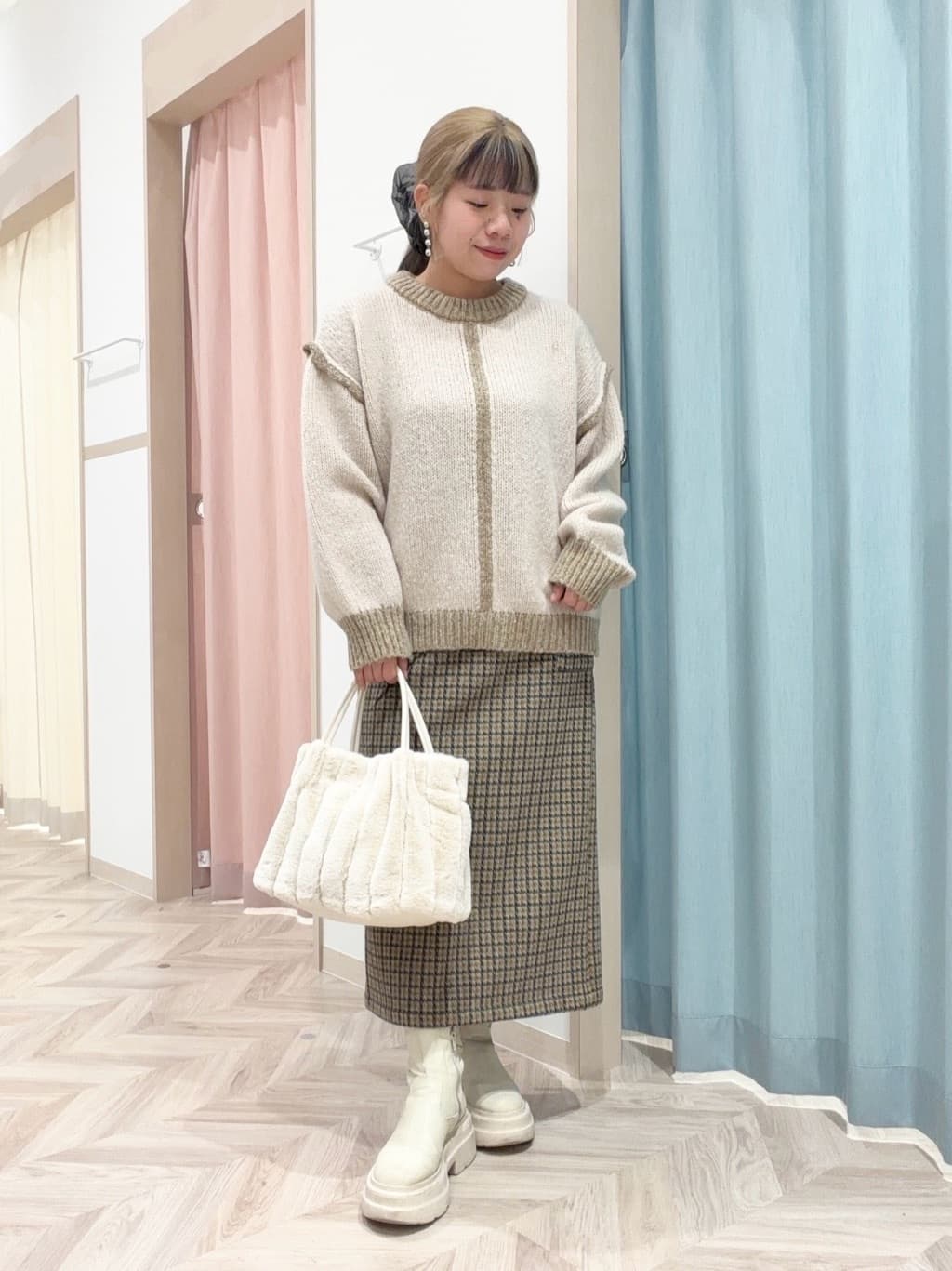 まちゃんなちゃんさんの「SHOO･LA･RUE｜【洗濯機可/撥水】フェイクファーフード ロングダウン」を使ったコーディネート