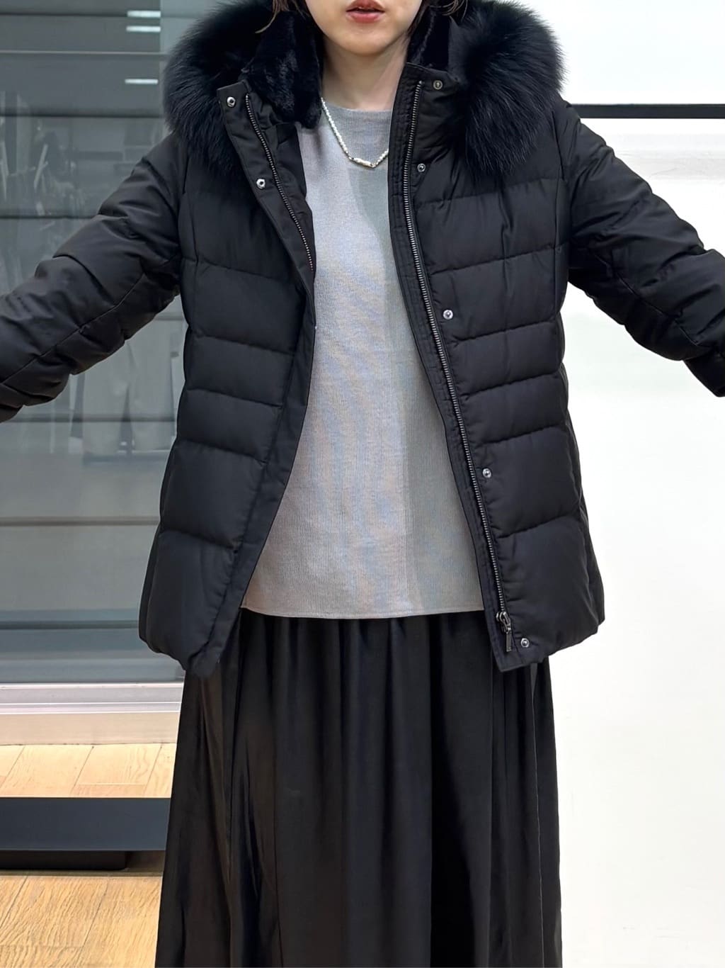 asamiさんの「INDIVI｜【洗える／選べる8色】トーンアップニット」を使ったコーディネート