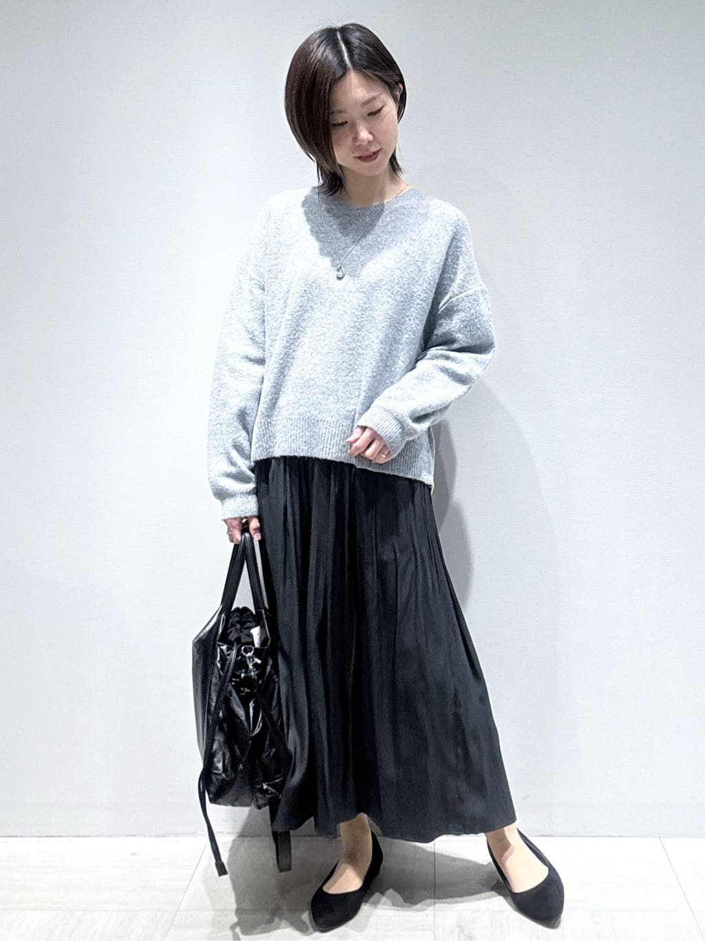 まちこさんの「Reflect｜【選べる5色／ゆったりシルエット】Vネックスパンコールニット」を使ったコーディネート