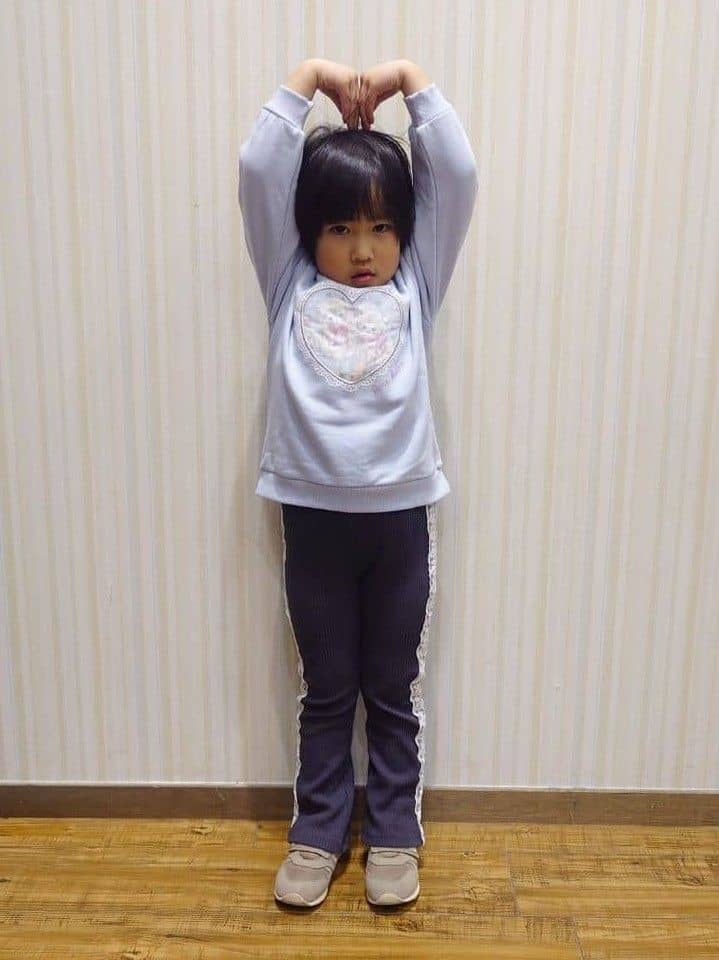 Yuiさんの「SHOO･LA･RUE｜【100-150cm】サイドレースリブレギンス」を使ったコーディネート