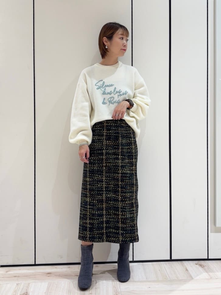 ｓａｔｏｍｉさんの「SHOO･LA･RUE｜【洗濯機可/S-LL】裾スカラップが差がつく コード刺繍ロゴニット」を使ったコーディネート