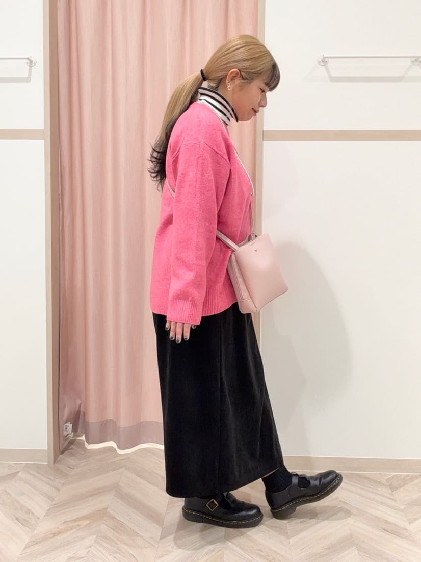 まちゃんなちゃんさんの「SHOO･LA･RUE｜【洗濯機可】お気に入りカラーを身にまとって　ふんわりゆるニット」を使ったコーディネート