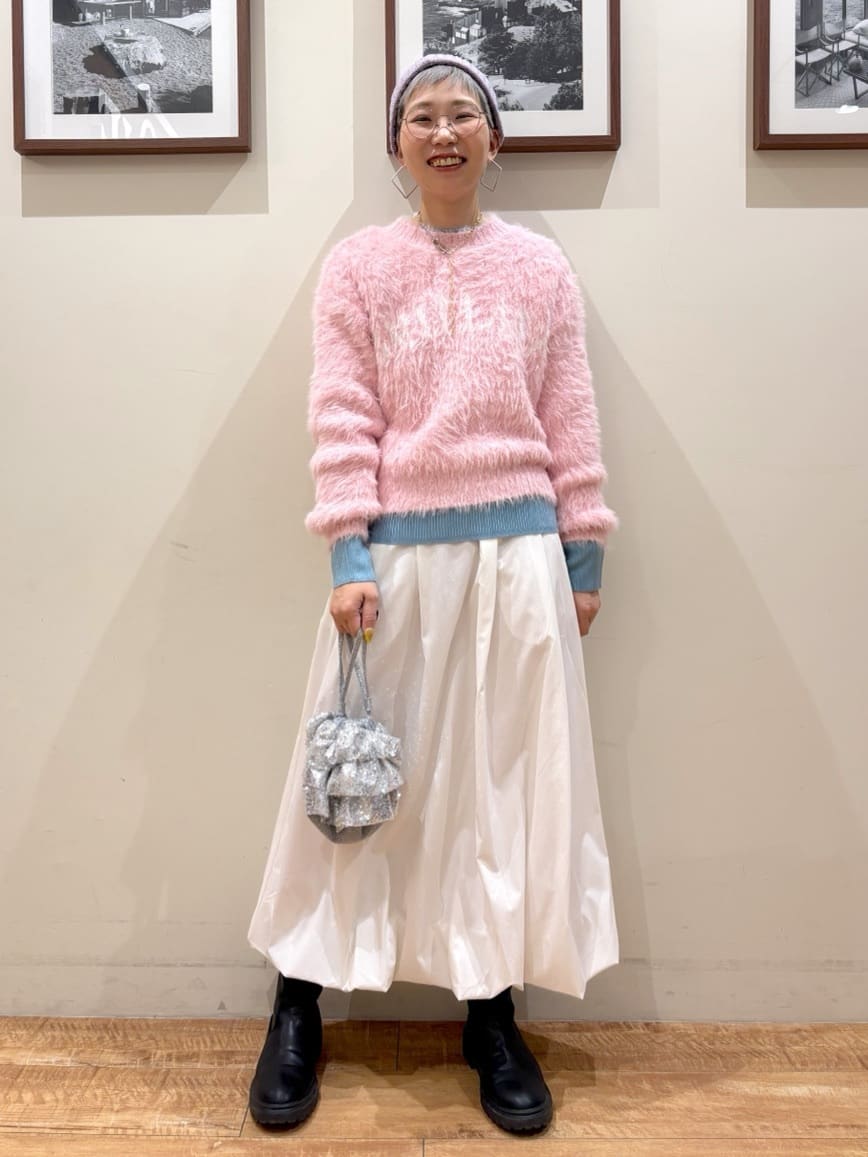 Ayumiさんの「SHOO･LA･RUE｜ふんわり柔らか ロゴフェザーニット」を使ったコーディネート