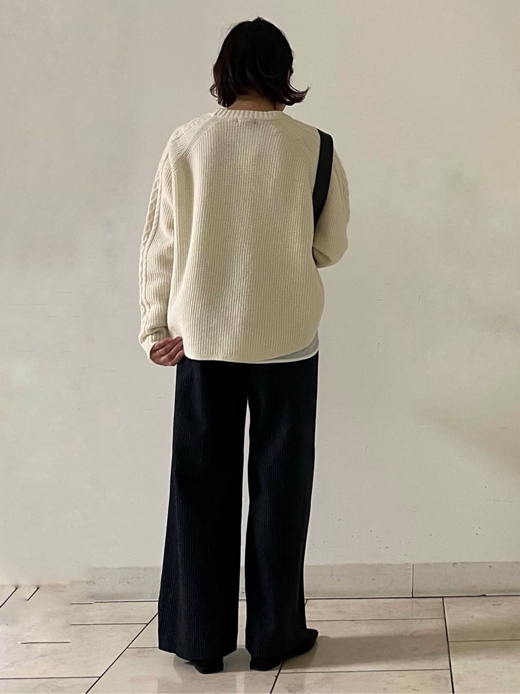 mihoさんの「INDIVI｜【洗える】ケーブルデザイン ラウンドヘムニット」を使ったコーディネート