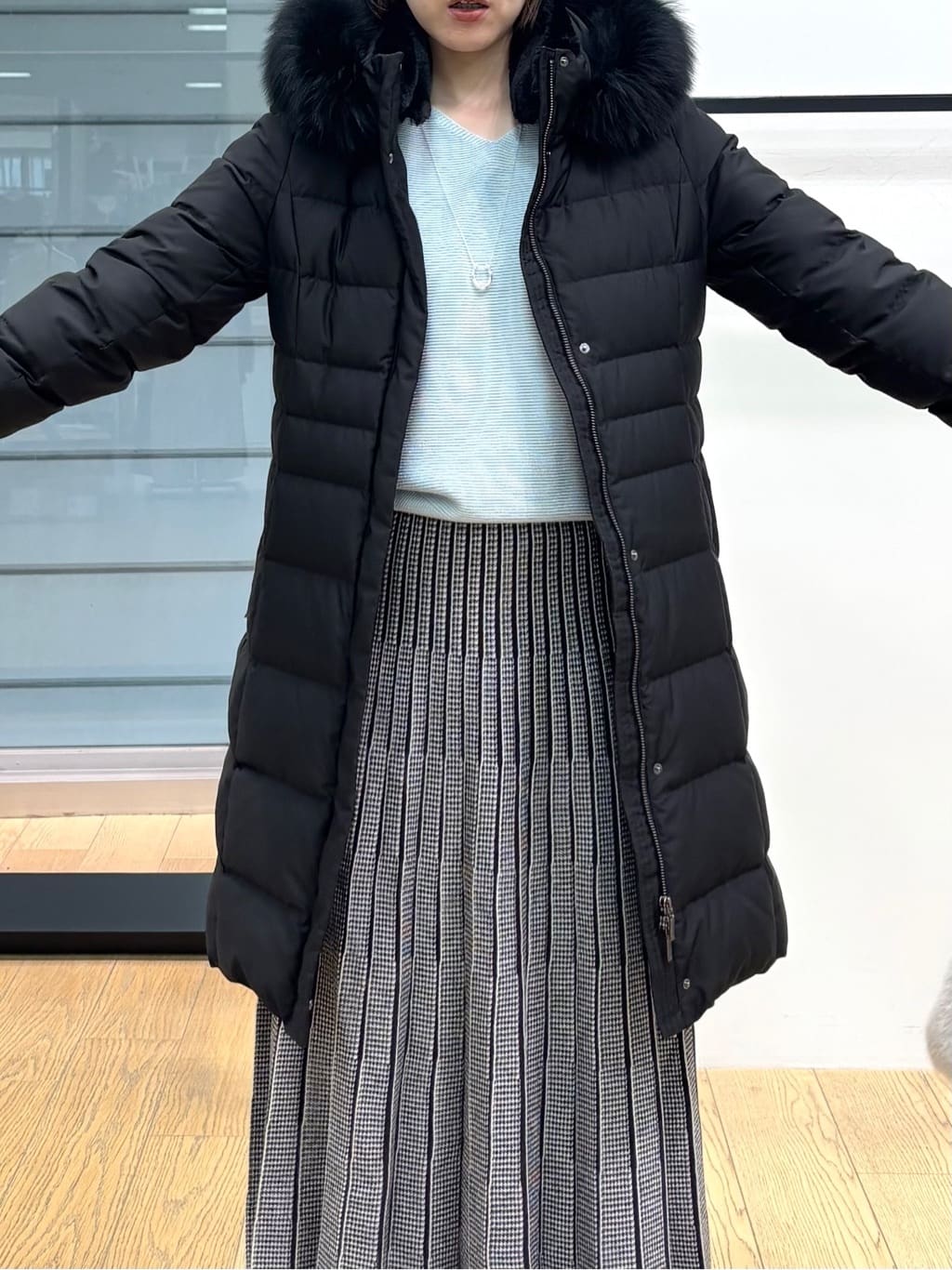 asamiさんの「INDIVI｜【ウール混ラメ素材】Vネック煌めきニット」を使ったコーディネート