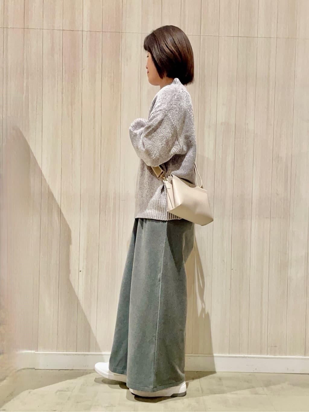 Danke さんの「SHOO･LA･RUE｜【着丈選べる/きっと虜になる】あったかもちもち ワイドパンツ」を使ったコーディネート