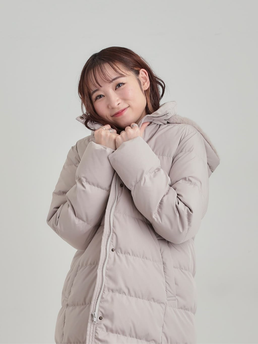 𝐜𝐡𝐢𝐤𝐚さんの「SHOO･LA･RUE｜【洗濯機可/撥水】フェイクファーフード ロングダウン」を使ったコーディネート