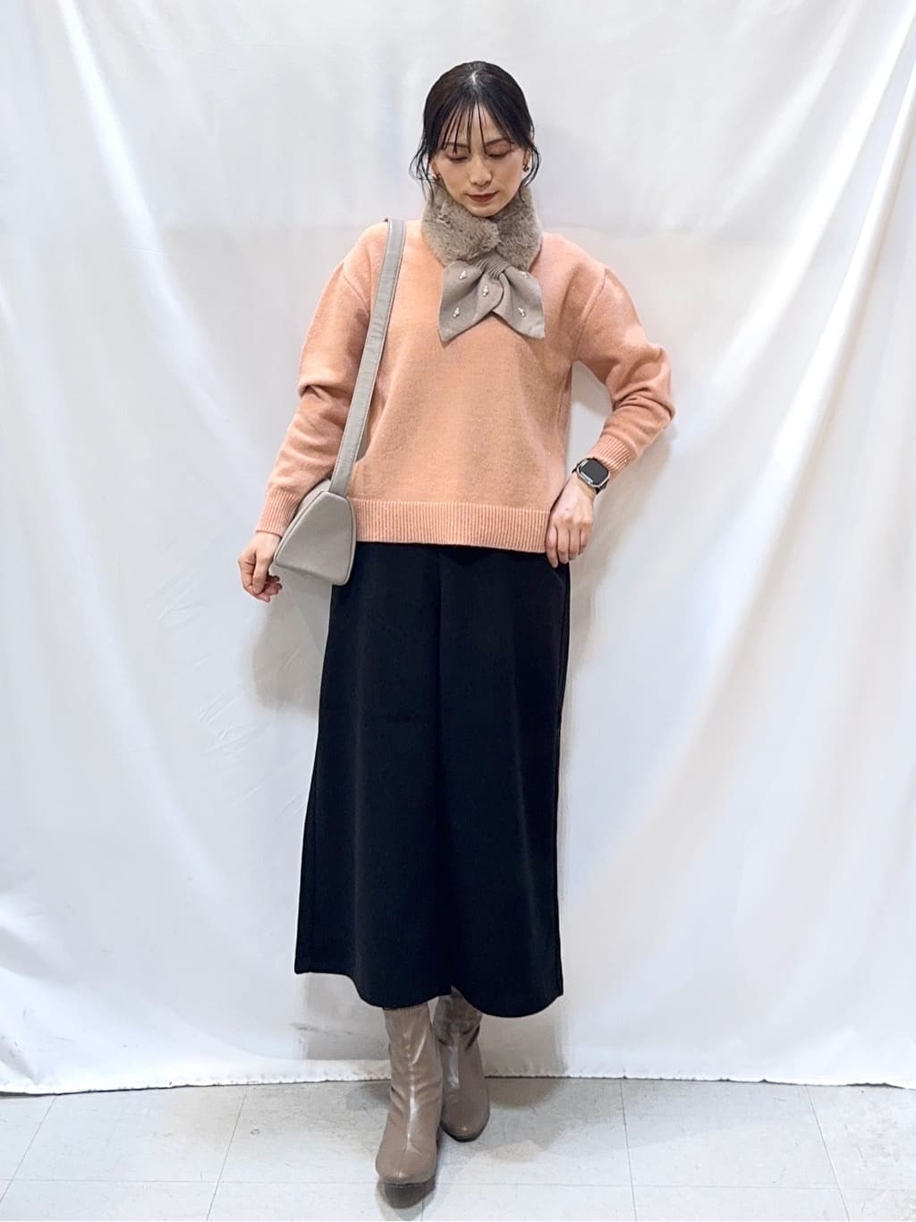 𝐇𝐢𝐫𝐨𝐦𝐢さんの「SHOO･LA･RUE｜【S-LL/洗濯機可】さりげないラメが上品　クルーネックニット」を使ったコーディネート