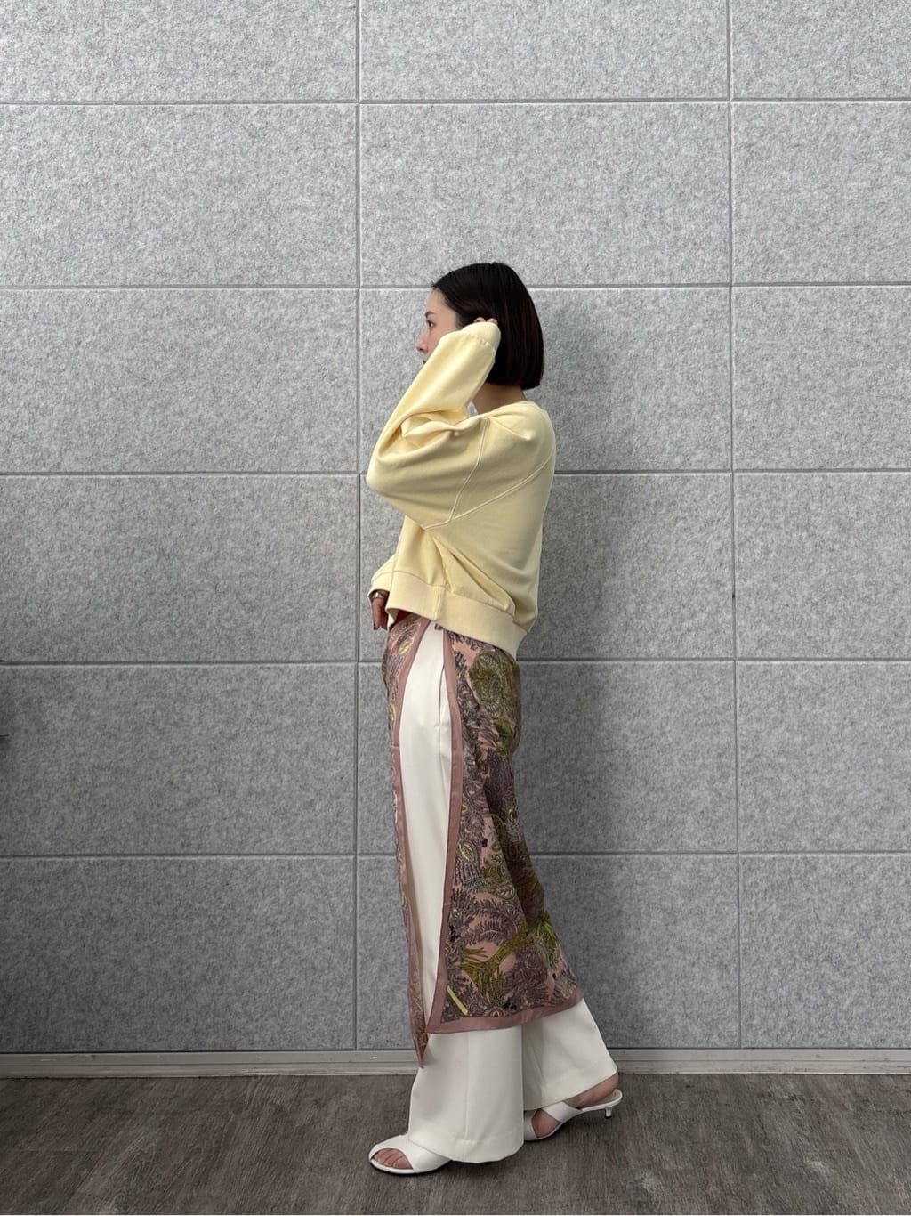ayanoさんの「INDIVI｜ワイドスリーブカラースウェット」を使ったコーディネート