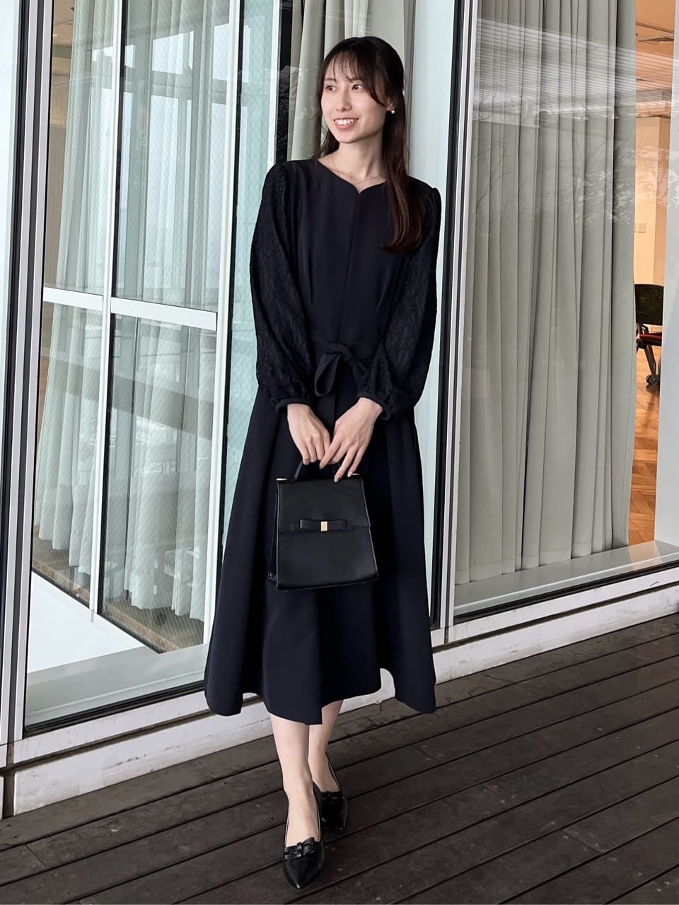 はばさんの「Couture brooch｜【ハレの日・通勤】レース袖タックフレアワンピース」を使ったコーディネート