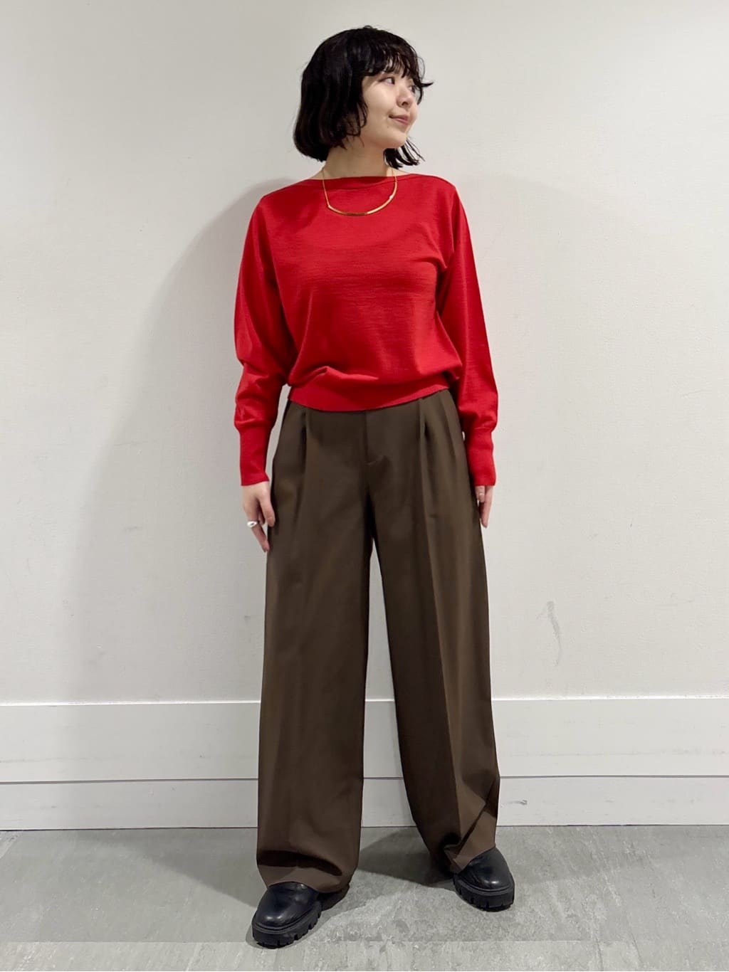 モエカさんの「UNTITLED｜【アンサンブル可/洗える】シルクウールカシミヤ ドルマンスリーブニット」を使ったコーディネート