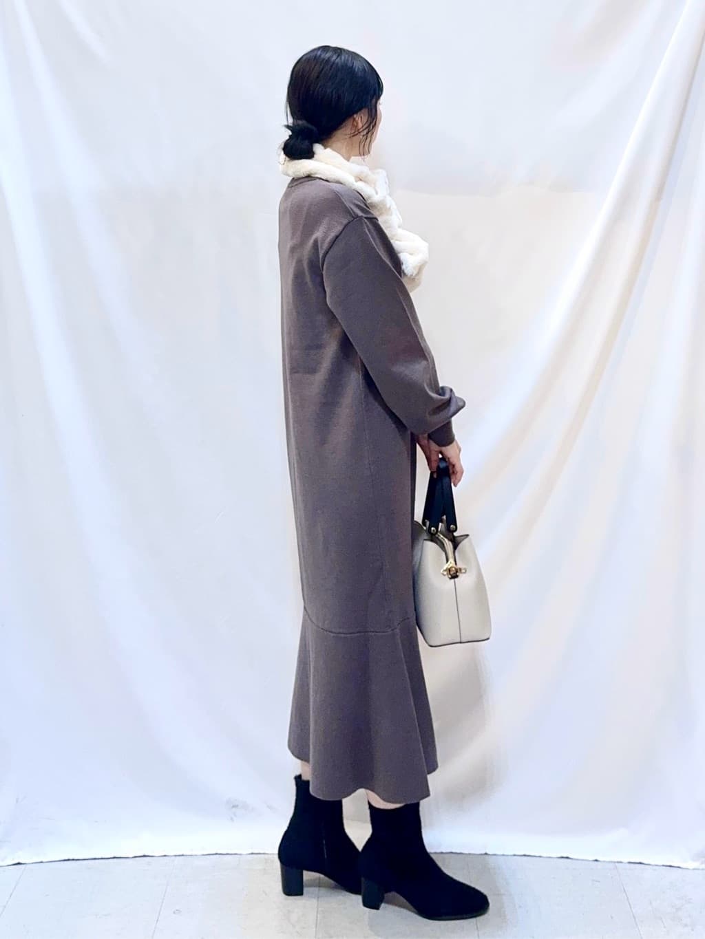 𝐇𝐢𝐫𝐨𝐦𝐢さんの「SHOO･LA･RUE｜【撥水/洗える】ショートフーディーダウン」を使ったコーディネート