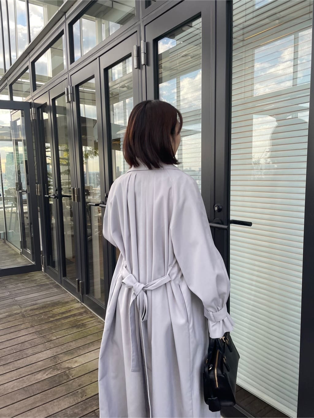 abeさんの「Couture brooch｜【撥水・ハレの日・通勤】ロングトレンチコート」を使ったコーディネート
