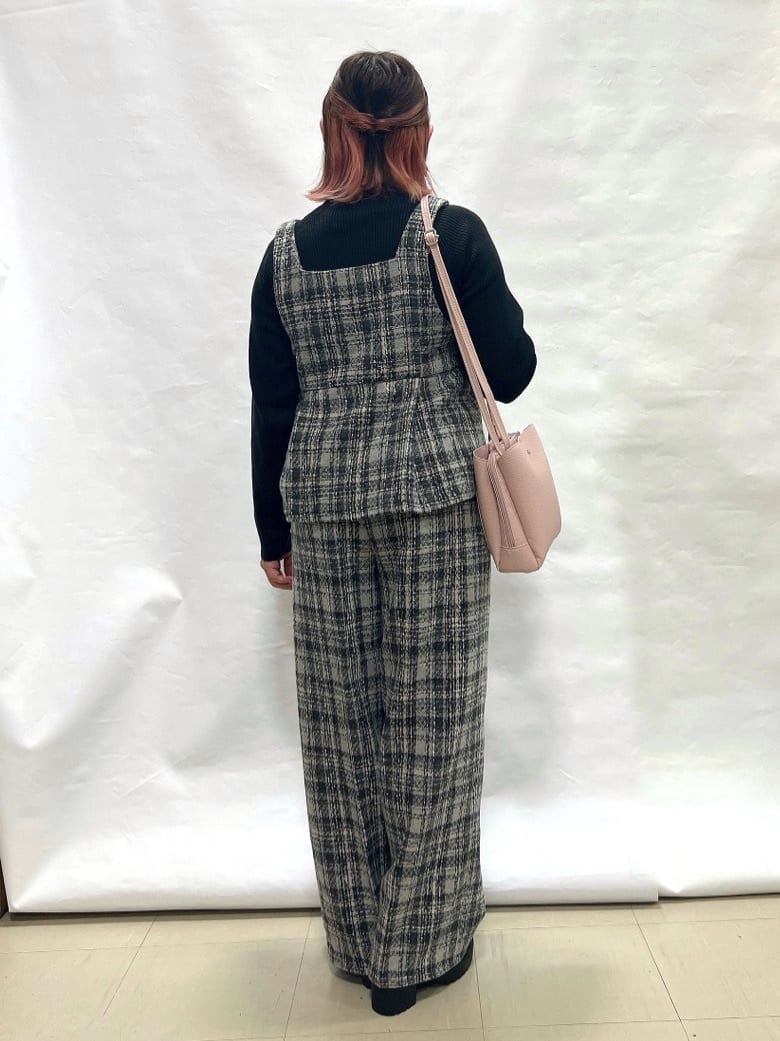 YUIさんの「SHOO･LA･RUE｜【2点セット】着るだけで決まる クラシカルなツイード調 チェック柄セットアップ」を使ったコーディネート