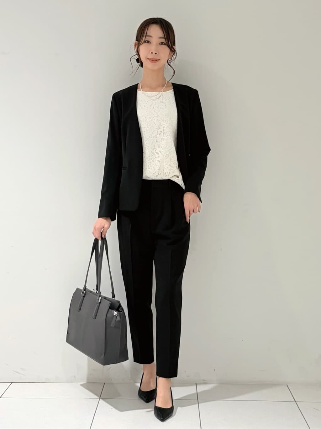 shioriさんの「INDIVI｜【通勤スーツ／洗える】ストレッチカラーレスジャケット」を使ったコーディネート