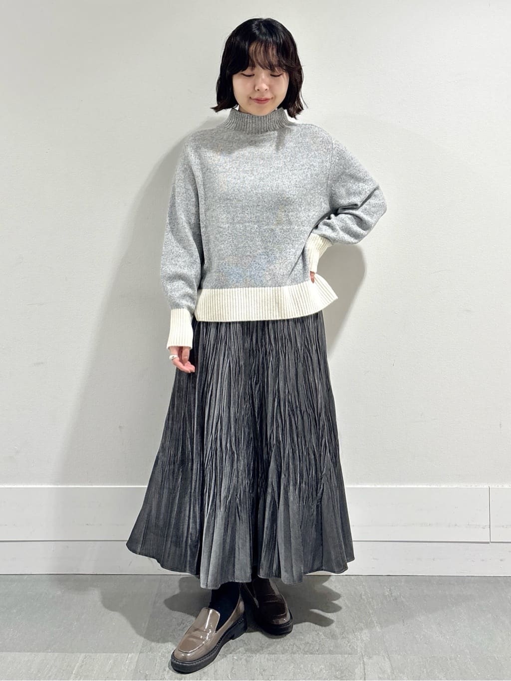 モエカさんの「UNTITLED｜【8色展開/洗える】ウールカシミヤ ハイネックニット」を使ったコーディネート