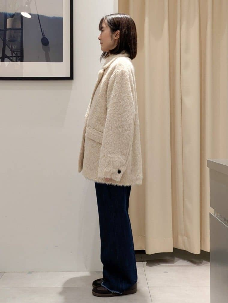 なめさんの「THE SHOP TK｜纏うだけで大人上品 シャギーチェスターハーフコート」を使ったコーディネート