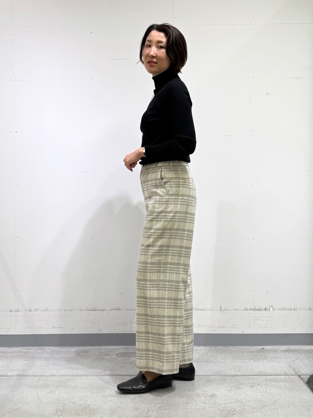 yuriさんの「INDIVI｜【撥水／洗える／デザイン衿】ステッチレス ショートダウンコート」を使ったコーディネート