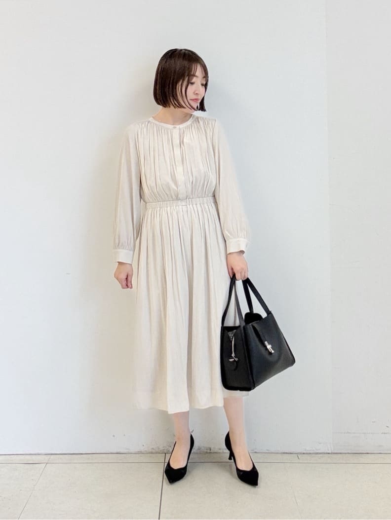 yoshiyaさんの「INDIVI｜【洗える】ギャザーフレアワンピース」を使ったコーディネート