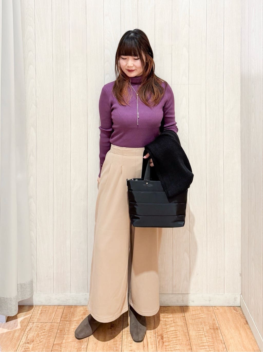 愛さんの「SHOO･LA･RUE｜【絶妙なゆるピタ/洗濯機可】ちくちくしにくい リブタートルネック やわらかニット【CIRCRIC】」を使ったコーディネート