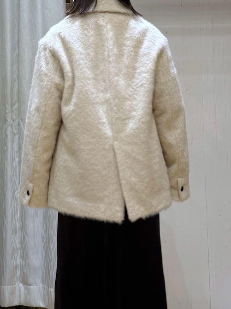 chさんの「THE SHOP TK｜纏うだけで大人上品 シャギーチェスターハーフコート」を使ったコーディネート