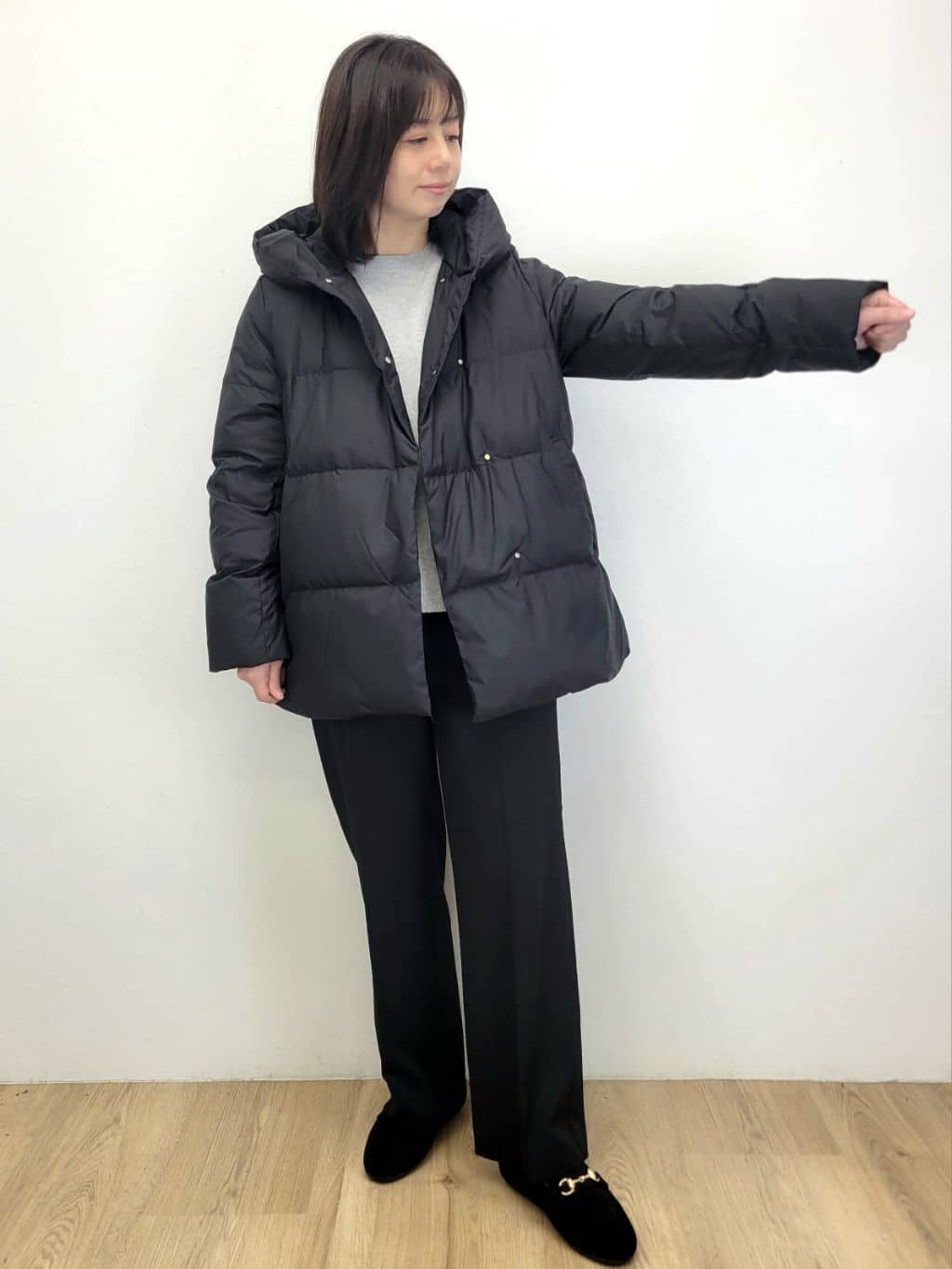 LISAさんの「OPAQUE.CLIP｜撥水フードミドルダウンコート【防風／抗菌防臭／洗濯機OK】《S～LL》」を使ったコーディネート