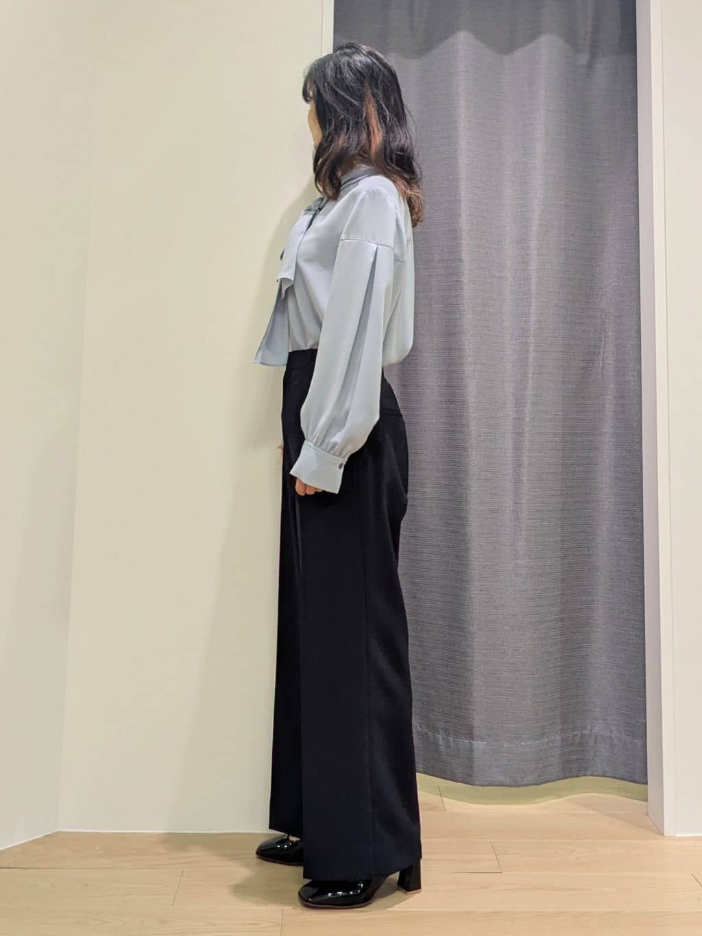 miiさんの「INDIVI｜【洗える／通勤／スーツ】メランジストレッチ ワイドパンツ」を使ったコーディネート