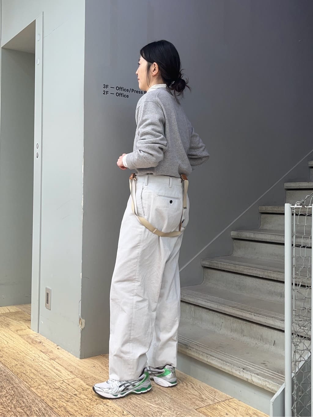 神野（jinno）さんの「TAKEO KIKUCHI｜【Air Palette Knit】ワンポイント カラーニット プルオーバー」を使ったコーディネート