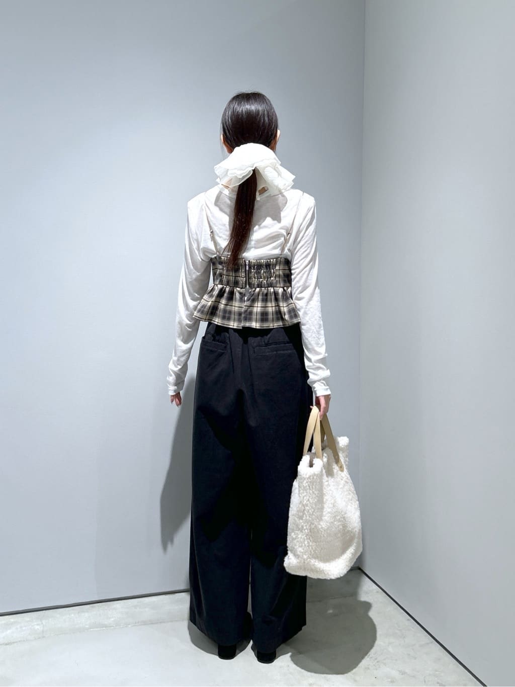Renoさんの「INDIVI｜オンブレチェックビスチェ」を使ったコーディネート