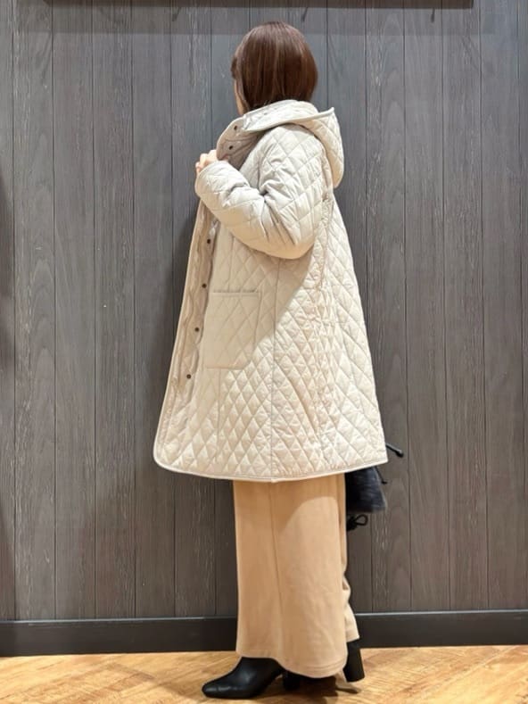 meiさんの「SHOO･LA･RUE｜【撥水/フード取り外し可】自然にくびれる あったかダイヤ柄キルトコート【CIRCRIC】」を使ったコーディネート
