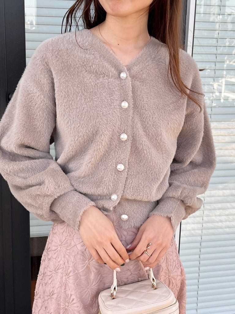 はばさんの「Couture brooch｜【前後2WAY】Springフェザーカーデトップス」を使ったコーディネート
